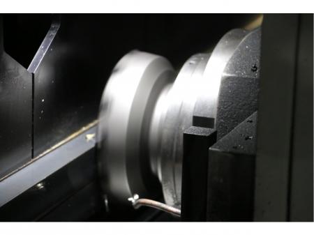 金属プレートの機械加工オペレーター