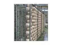 『更新日：2025/12/24』<BR><BR>◎デニムの色と風合いを決める“染色工程”<BR>◎糸を染めるための染色機（ロープ染色機など）の操作<BR>◎「クロキ・ブルー」と呼ばれる唯一無二の色を作る