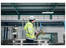 『更新日：2025/12/25』<BR><BR>今までの設備保全やメンテナンスの経験を活かせる仕事です。<BR>機械が古いものもあるので、自力での修理が困難な場合は業者さんへ協力要請を行う場合もあります。