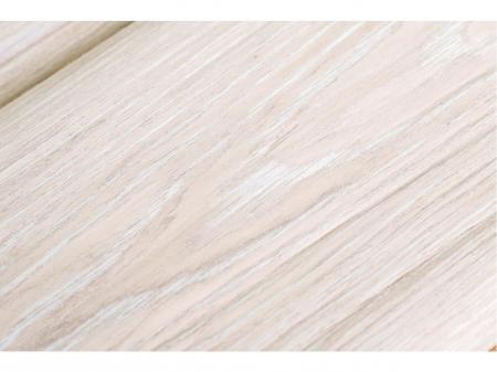 ツキ板の貼り付け作業スタッフ