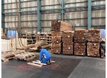 木箱の組立や梱包スタッフ