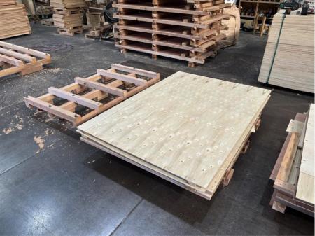 木箱の組立や梱包スタッフ