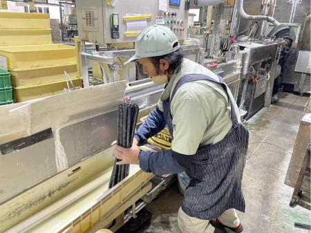 貴重な正社員を募集！押し出し工程での機械オペレーター職