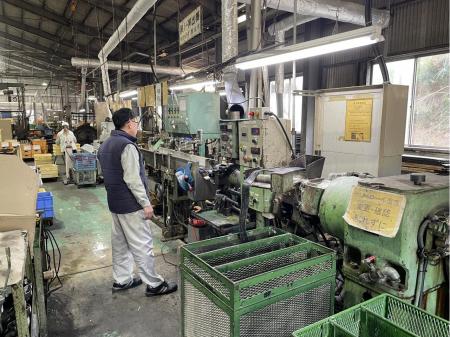 貴重な正社員を募集！押し出し工程での機械オペレーター職