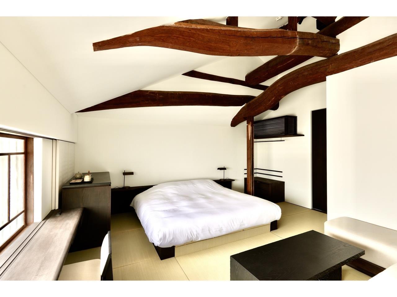 和風モダンな料理宿のフロントスタッフ