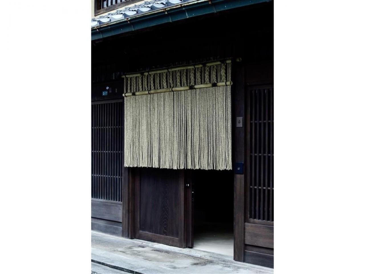 和風モダンな料理宿のホテルマネージャー