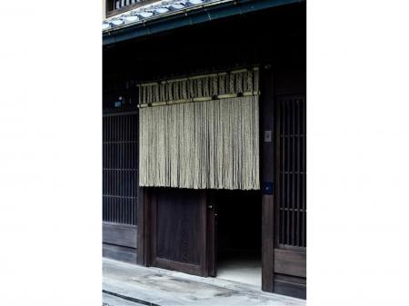 和風モダンな料理宿のホテルマネージャー