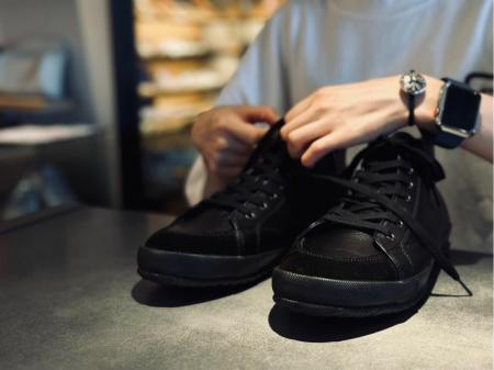 スニーカーの販売スタッフ｜派遣｜アパレルブランドの販売