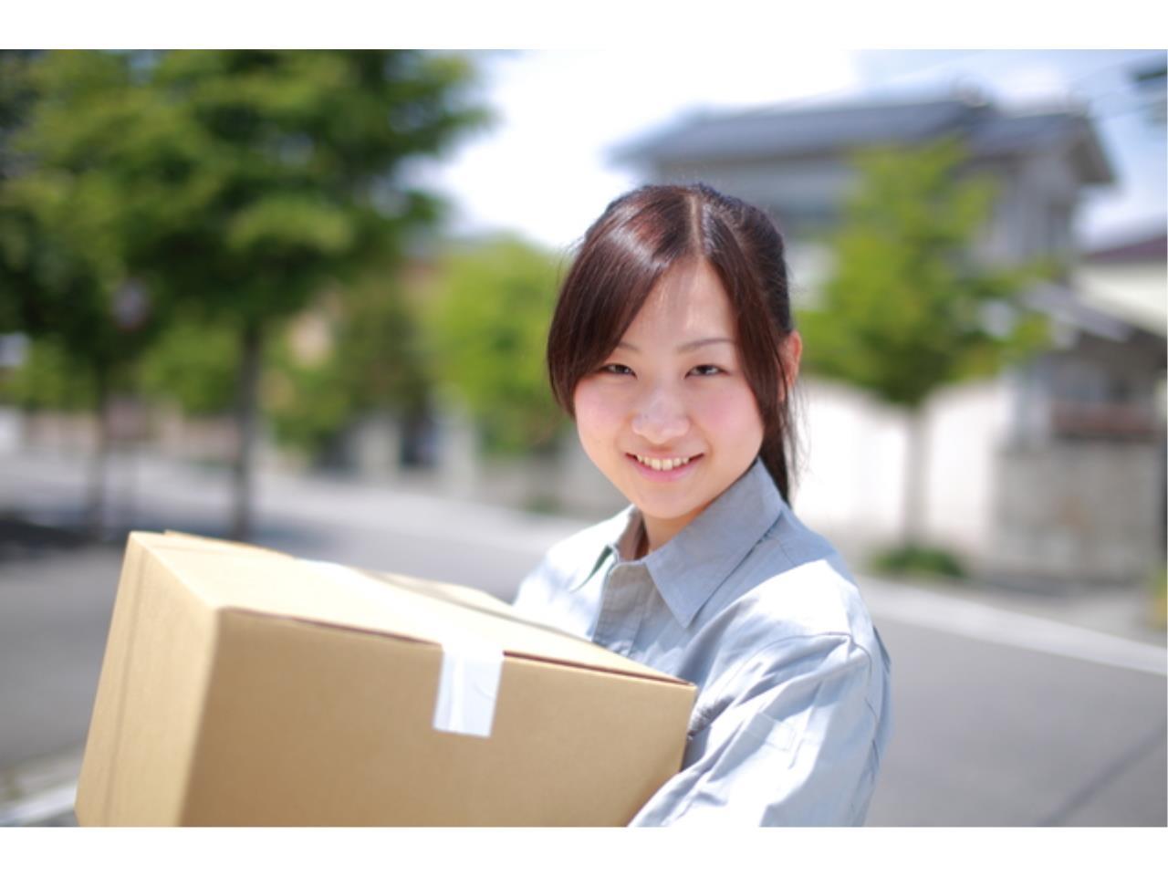 学生服の出荷作業