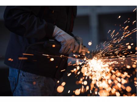 鉄骨フレームの溶接工