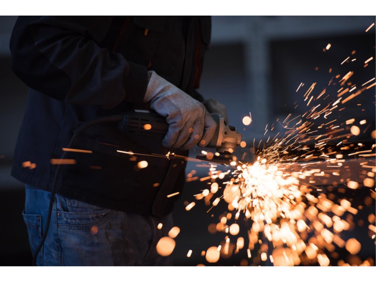 鉄骨フレームの溶接工