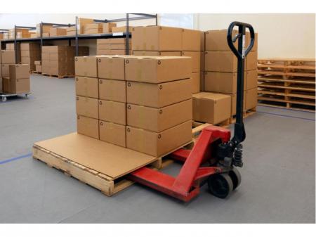 合成樹脂ペレットの袋詰め作業