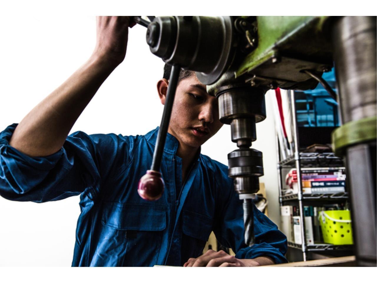 未経験でもチャレンジ出来る、一点ものを作る金型磨き職人♪