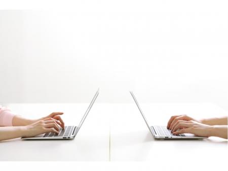 小さなお子さんからシニアまで通う初心者向けパソコン教室のインストラクター