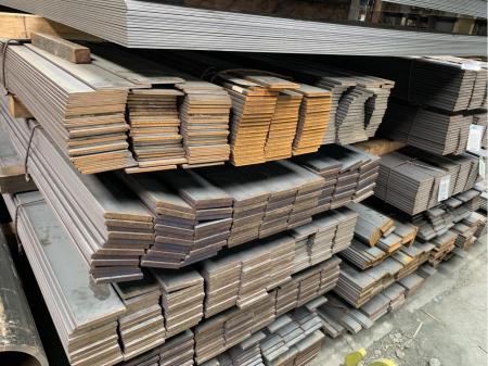 長期安定の鋼材の加工作業