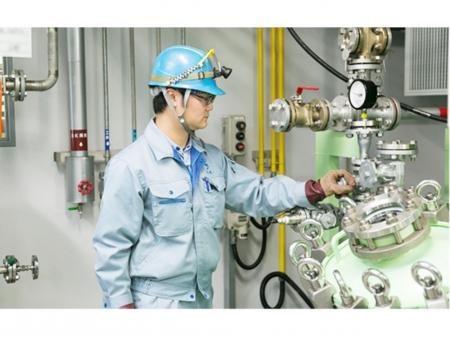 化学メーカーの製造オペレーター／未経験から正社員へ