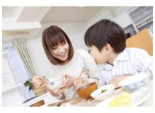 食品製造工場での製造スタッフ