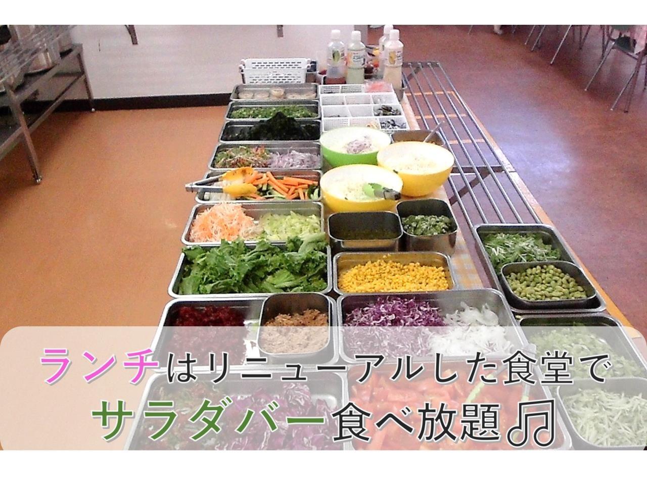 コンビニ冷麺の盛り付け（ライン作業）