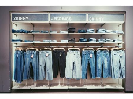 レディースカジュアル衣料の営業・営業企画