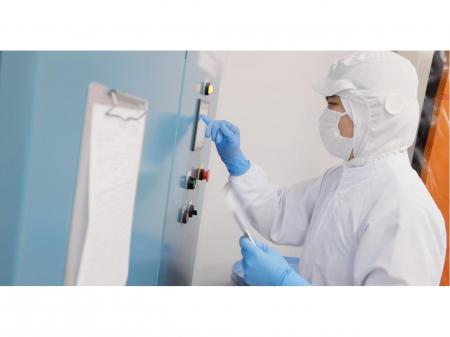 食品メーカー工場での製造機械オペレーター