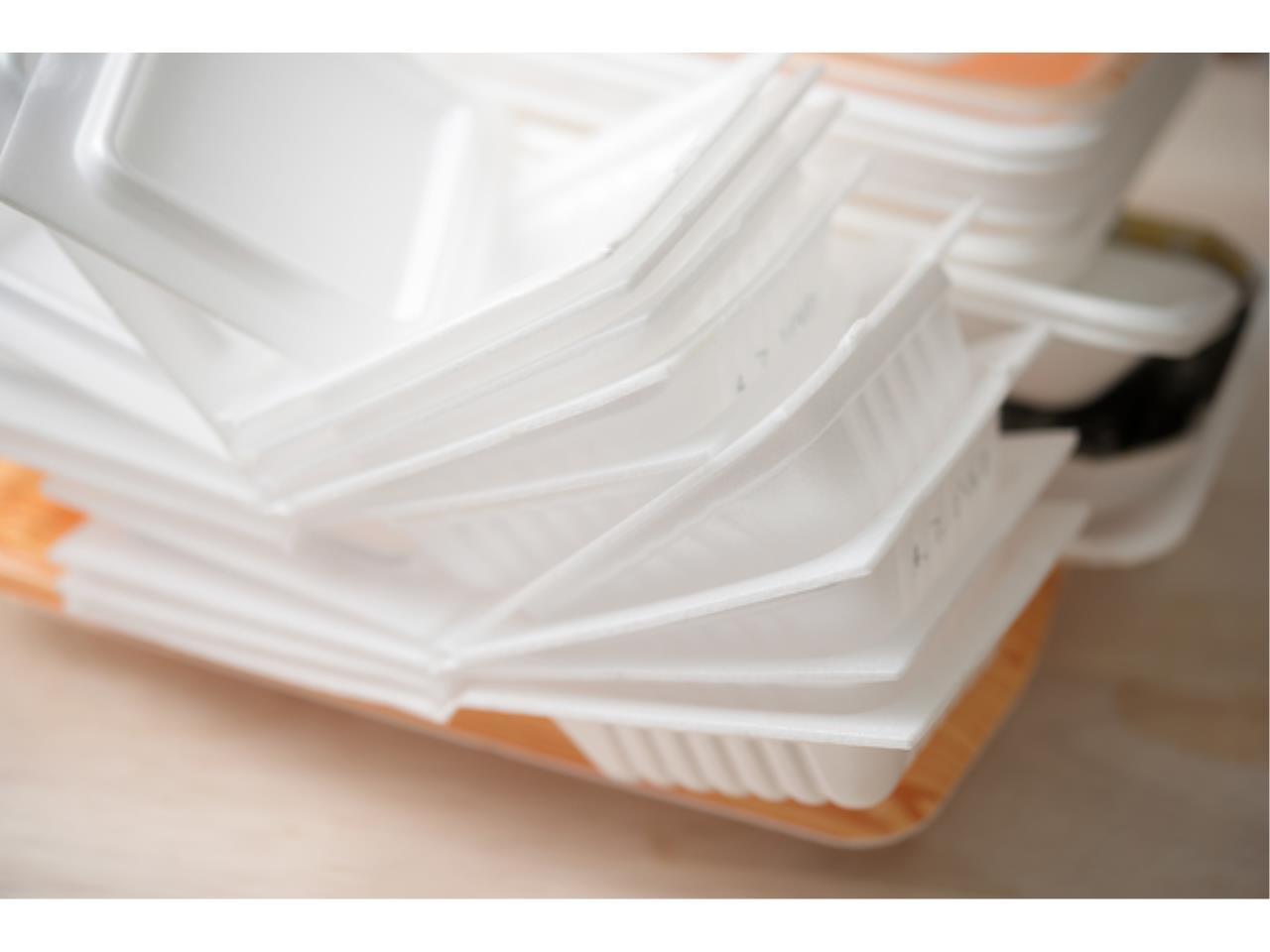 軽作業中心の食品トレーの検査と箱詰め作業