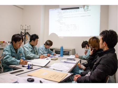 営業とお客様を結び工場が円滑に作業できる環境を整備する工務職