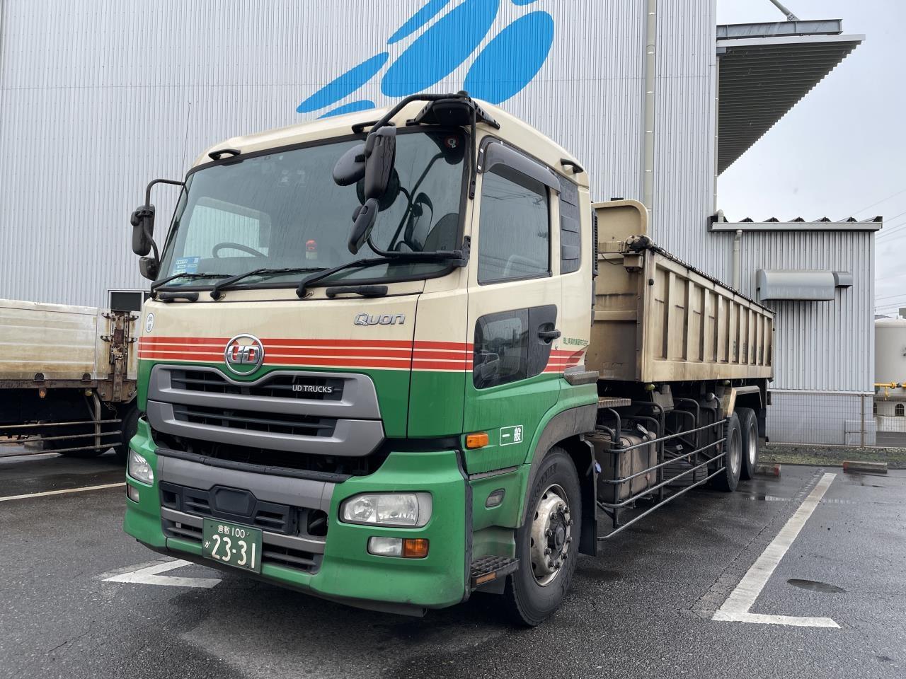 シニアの方が活躍中！！ＪＦＥ倉敷製鉄所構内での大型平・ダンプ運転士