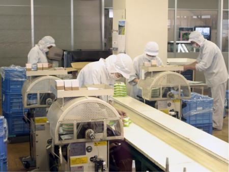 CMでお馴染みの食品工場での作業スタッフ｜日勤｜短期