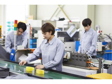 電子部品の組立・検査など軽作業スタッフ｜午後から勤務｜土日祝休み｜未経験歓迎