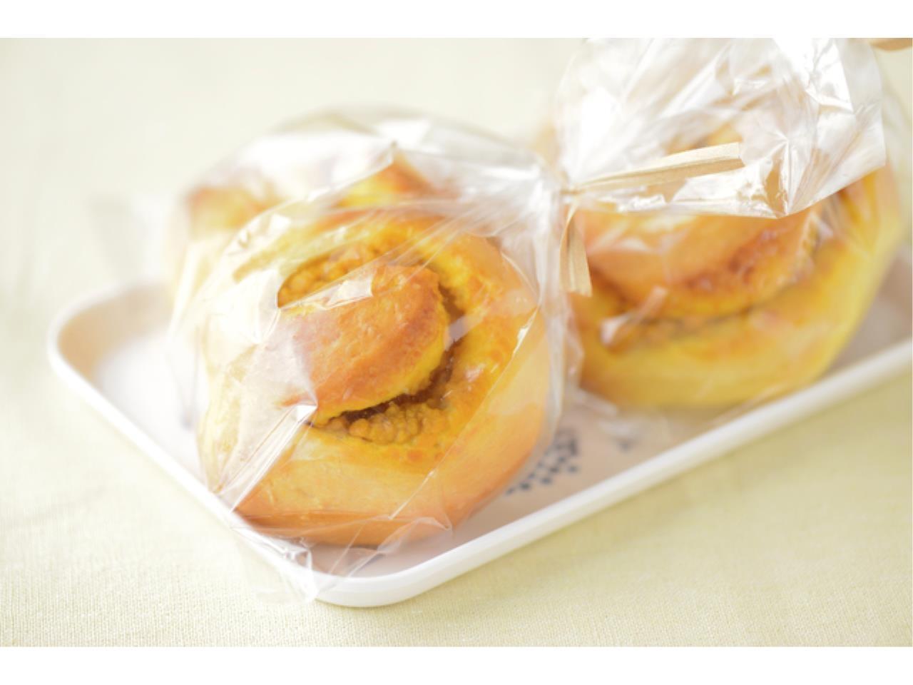 パンの出荷作業