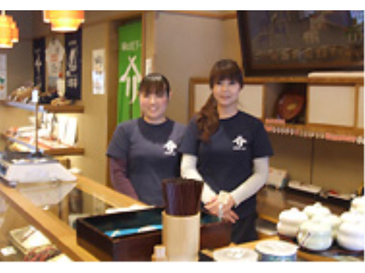 駅近で働きやすさ抜群の老舗食品メーカーでの店舗スタッフ