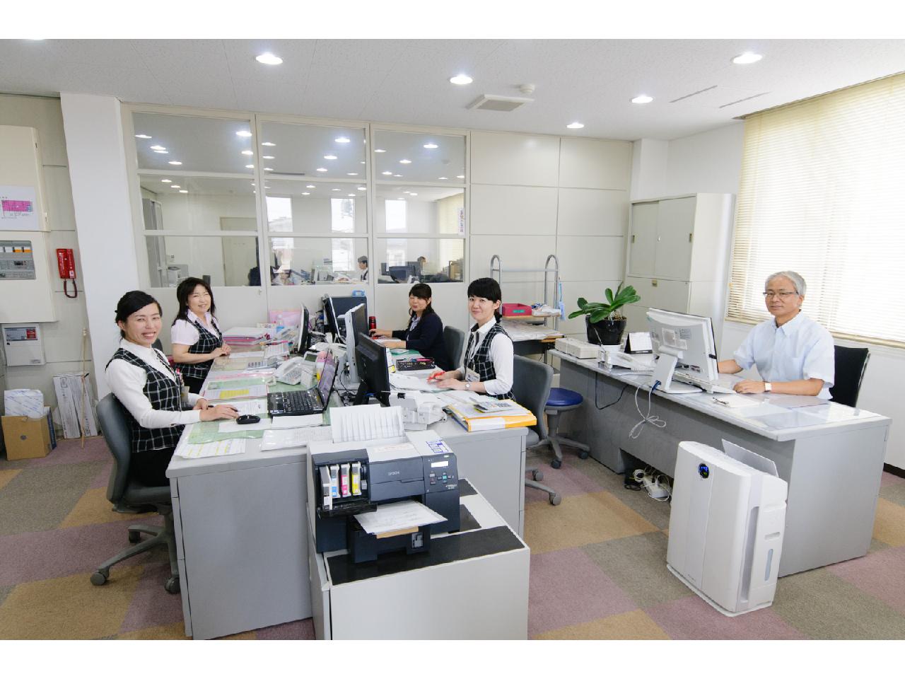 検診センターでの受付および予約事務スタッフ