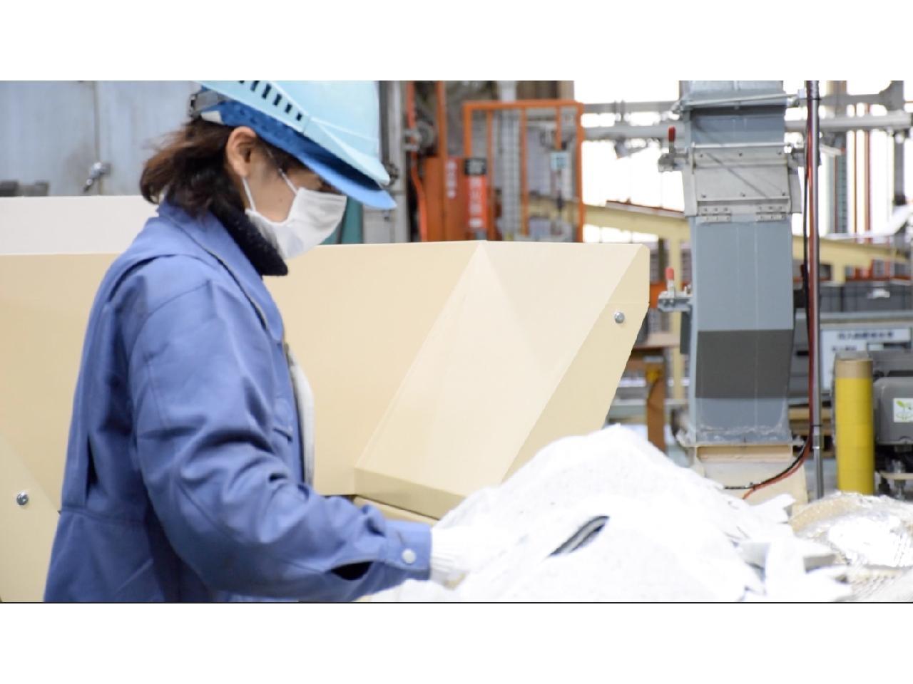 自動車向け内装部品の製造(動画有り)