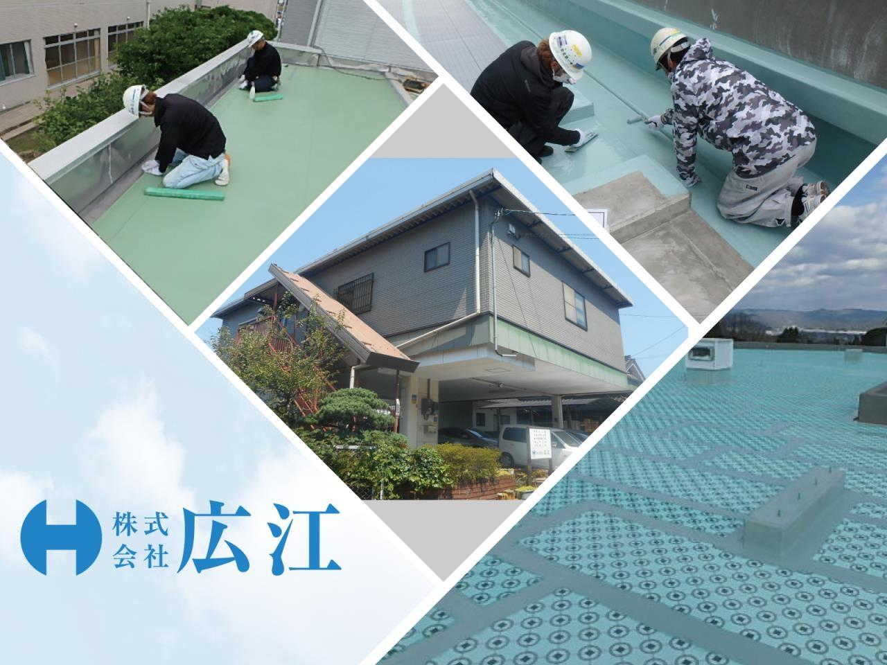絵を書くように建物に色を塗る防水工スタッフ