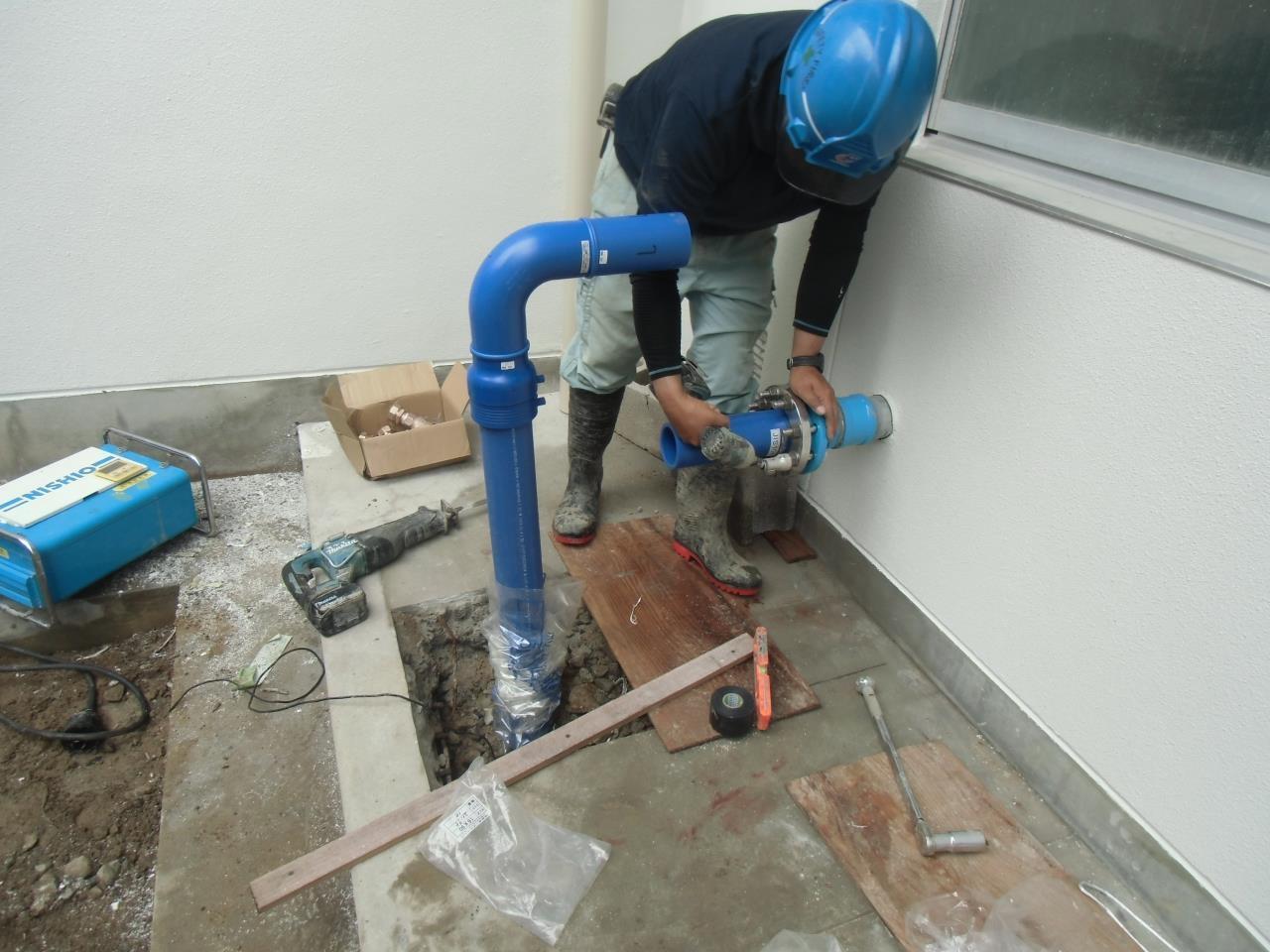 空調給排水の設備施工作業