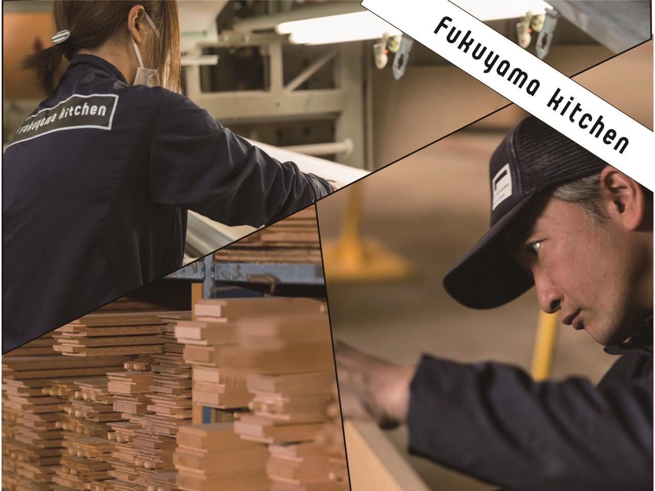 木製キッチン扉づくりがおもしろい工場内作業