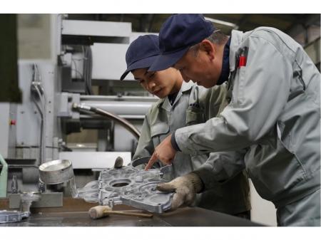 未経験から始めるアルミ製品の加工や仕上げなど工場内作業スタッフ