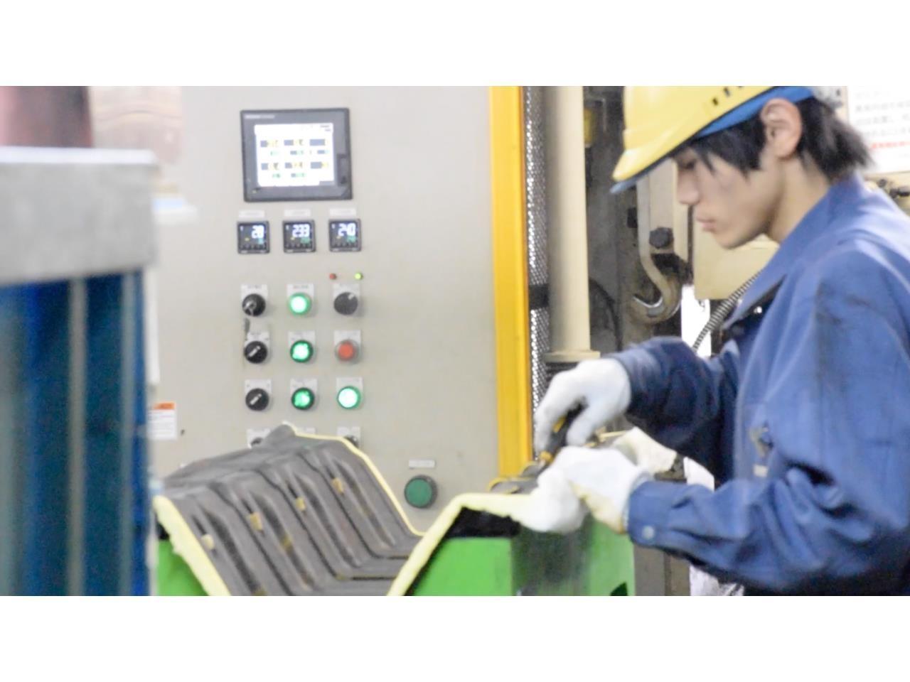 自動車内装部品の製造