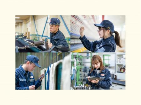デニム生地の製造スタッフ