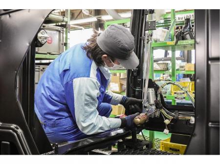 建設機械向け運転室の製造