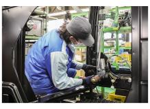 建設機械向け運転室の製造