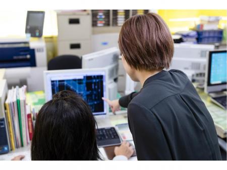 手すりをデザインする設計スタッフ（JW-CADやAutoCAD）