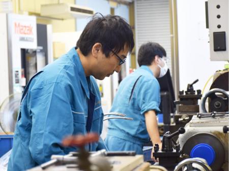 プラスチック部品の製造スタッフ｜未経験OK｜正社員