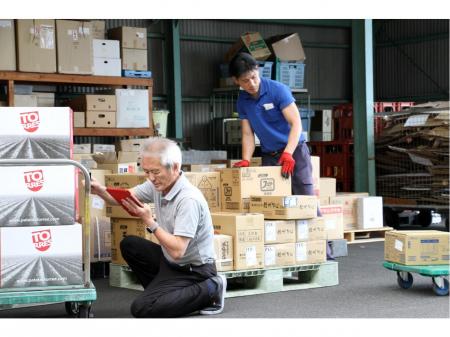 食料品や日用品の入荷・受け入れスタッフ（ミドル世代活躍中）