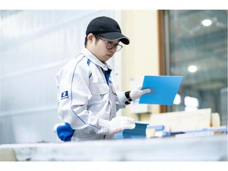 包装物流資材の製造スタッフ