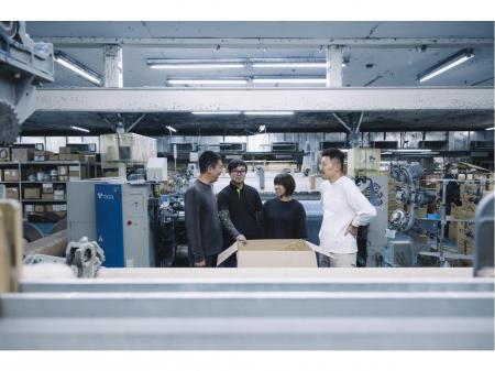 デニム生地の生産管理（原料の調達・染色の品質管理・製品運搬）