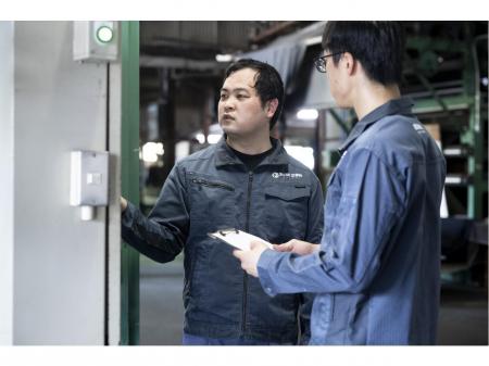 デニム生地の製造（仕上げ作業）｜未経験OK｜40～50代活躍中｜年間休日120～130日｜週休3日制｜残業無し