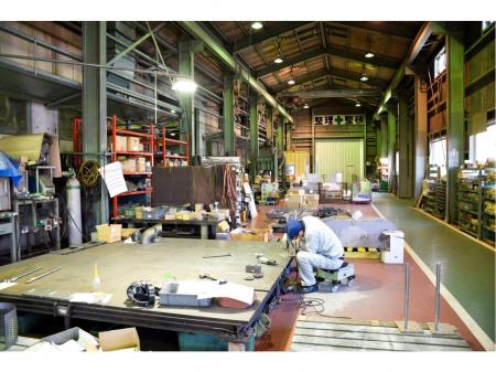 金属カバー類の製造｜曲げ加工｜溶接スタッフ