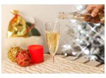 短期のクリスマス向けシャンメリー製造作業