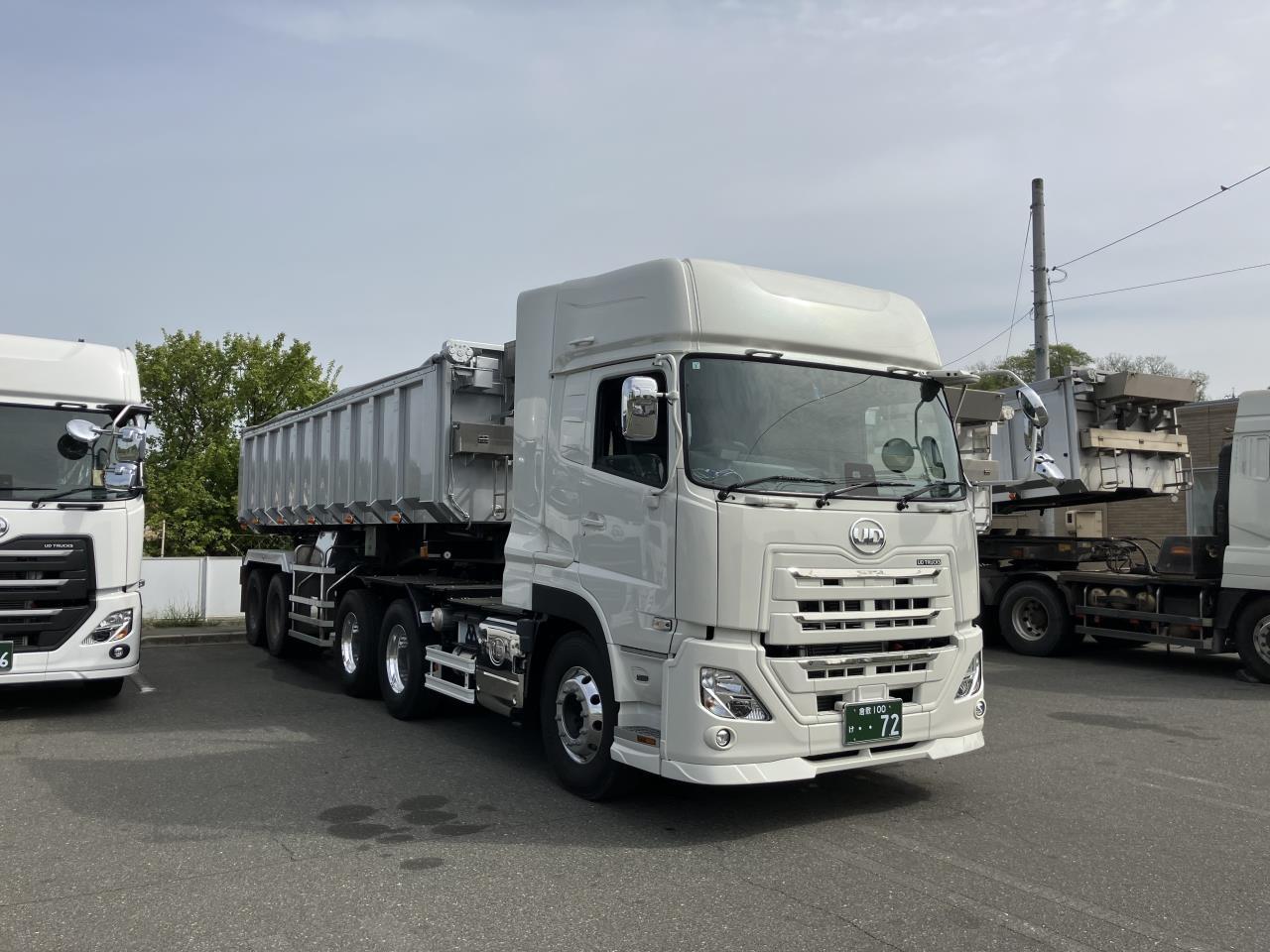勤務によっては月収５５万円以上も可能！！ダンプ運転手（トレーラー運転手同時募集中）